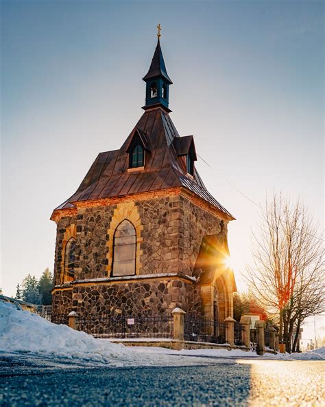 Kaple sv. Alžběty a skleněný zvon (Harrachov)