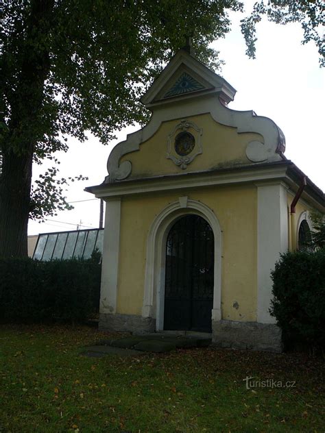 Hřbitovní kaple Jiříkov architektura a okolí