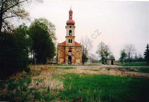 farní kostel sv. Mikuláše - centrální bohoslužebné místo