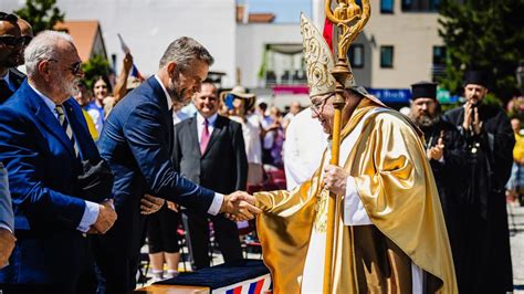 Kardinál Duka a inscenace na scéně