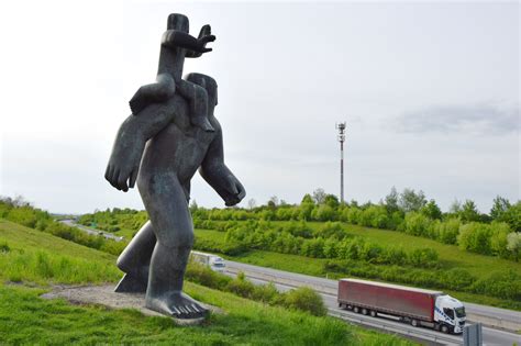 socha svatého Kryštofa nad dálnicí Olomouc Nemilany