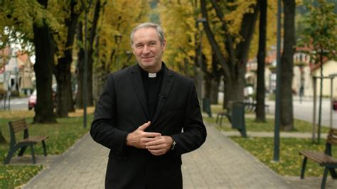 Arcibiskup Bezák portrét hlavní postavy