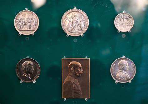 papežské medaile a mince historiografie