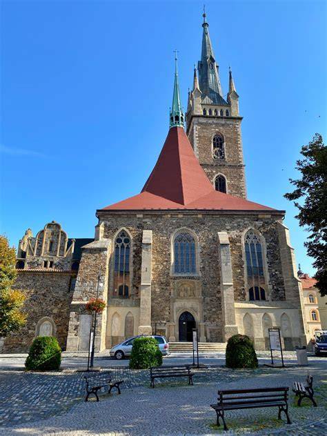 Kostel sv. Petra a Pavla v Detrichově - orientační pohled na věž a presbytář