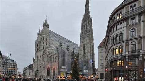 Stephansdom, architektura a věže