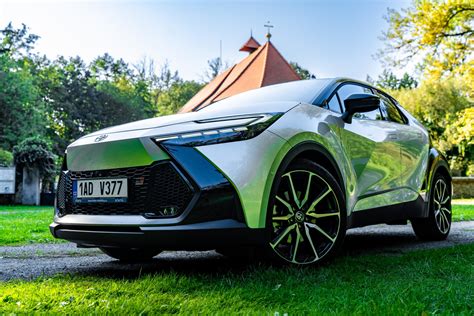 obrazek Toyoty C-HR cervenaarken