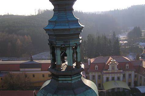 kostelní architektura Chlistov detailní pohled fasád