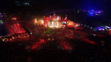 pohled na hlavní pódium Tomorrowland