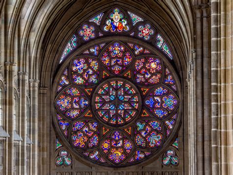 Rozetové okno Notre-Dame a galéria kráľov