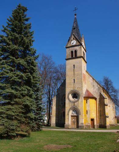 kostel sv Zikmunda Králova Lhota panorama