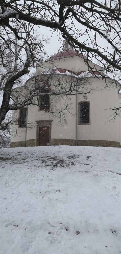 kaple_nejsvetejsi_trojice_bludov_kopec_pohled