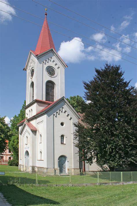 Evangelický kostel malec - fasádní detaily a věž
