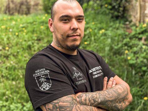 Františkánky a karmelitky ve studiu a klášterech (obrázky ukazují dialog o životě ve víře)