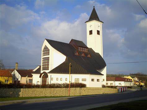 kostel svaté Ludmily Suchá Loz - vizuální dominanta