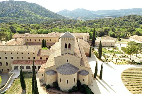 Svatováclavská architektura kláštera Le Barroux a Randol