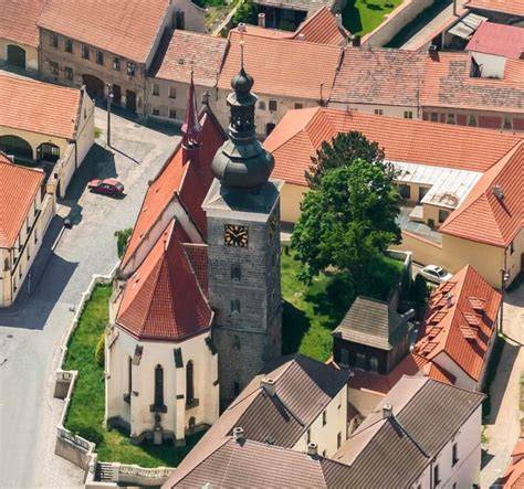 Kostel svaté Kateřiny Velvary výška věže a náměstí