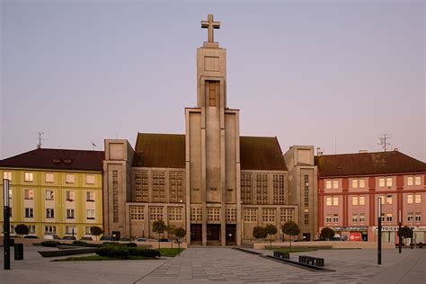 kostel-bozskeho-srdce-pane-srdce-komorni-lhotka (téma: kostel Božského Srdce Páně Komorní Lhotka)