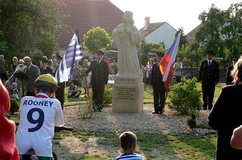 skleněné oltáře a sochy v Dobré Vodě