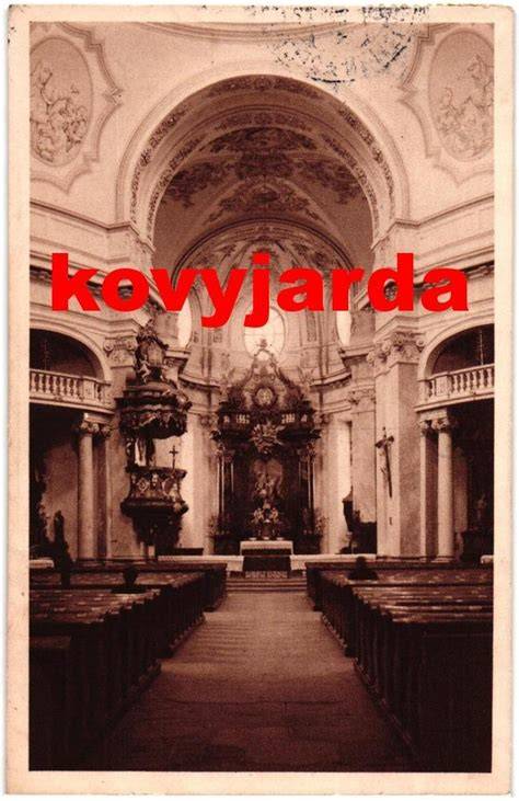 Interiér kostela a liturgické předměty