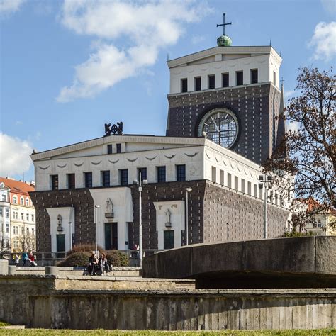 Architekt Plečnik modernistický kostel na Petříně