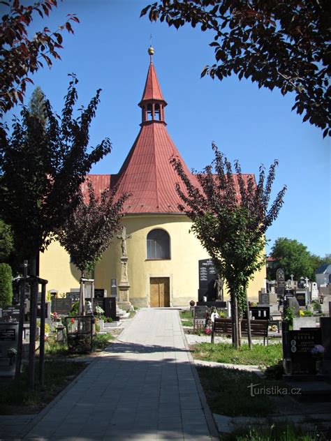 Hřbitovní kaple Vyšehrad spojená s arkádami