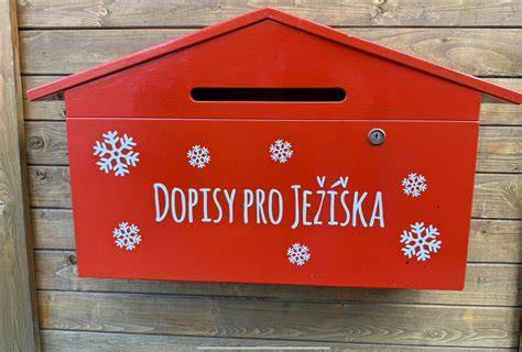 Ilustrativní foto dárků a dopisů Ježíškovi