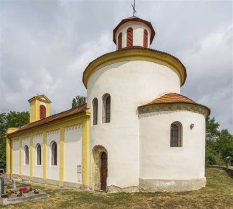 středověké kostely a věže v Dalmácii