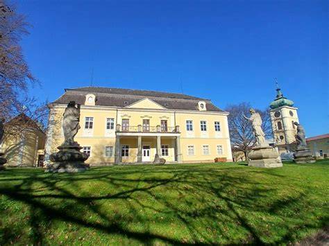 paskov-zamek-kaple-architektura-panoramaticky-nahled