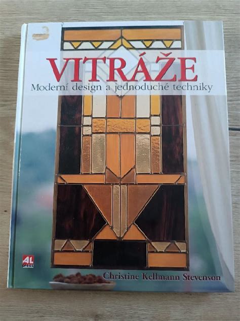 vitráže a moderní architektura kostela