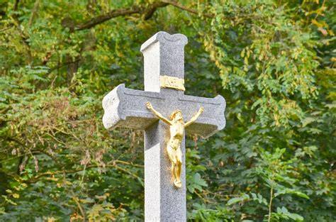 kříž z hřebíků Coventry a Stalingradská Madona