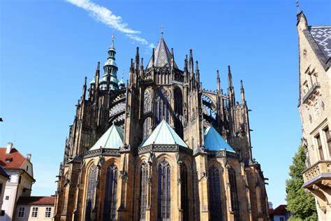 model obrázku: pohled na triforium a katedrálu