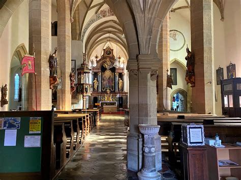 kostel sv. Petra a Pavla a okolí