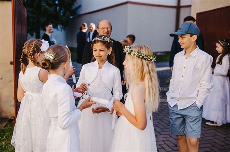 vizuální průvodce outfitem pro první svaté přijímání
