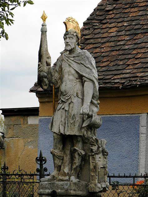 socha svatého Floriána na zbrojnici