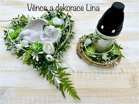 hřbitovní dekorace a plastik Ježíše Krista