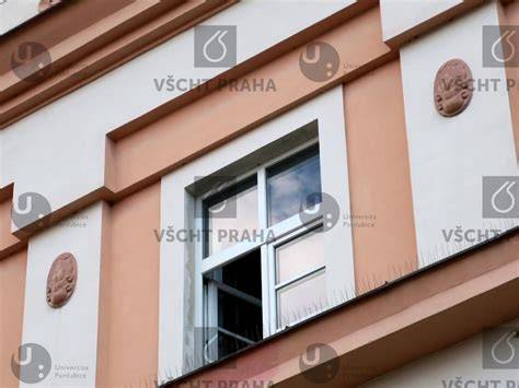Detail fasády a sochařská výzdoba