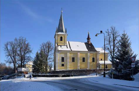 Kostel Stětí sv. Jana Křtitele Starý Petřín, průčelí s věží
