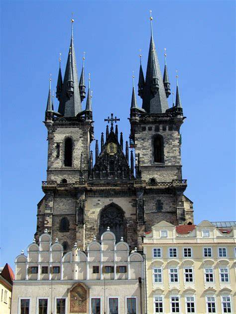 kostel Panny Marie altoningské architektura
