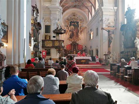 svatováclavská poutní atmosféra u Vltavy