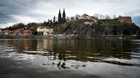 pohled na Vyšehrad a hradby