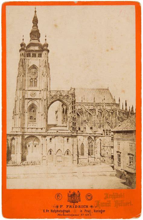 ilustrativní fotografie katedrály a sinagogy