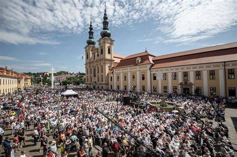 šindelová_střecha_kostela_sedliště