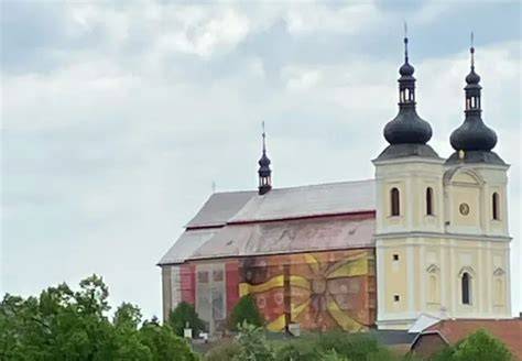 Karmelské ikony a půlměsíc v erbu