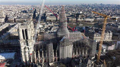 obraz Notre-Dame a rekonstrukce