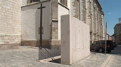 Kostnice a pohřebiště pod kostelem