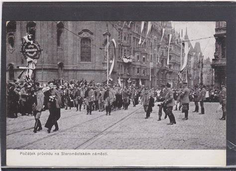 fotografie svatováclavského průvodu a relikvií