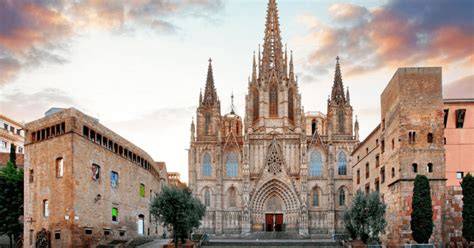 Barcelonská katedrála moře panorama