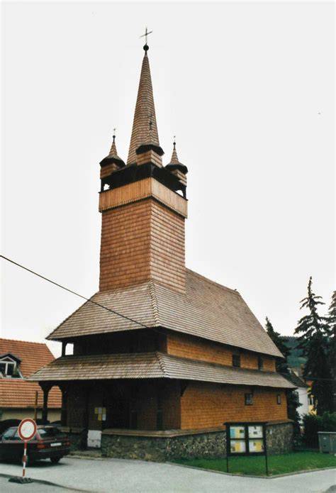 roubený dřevěný kostel ikonostas