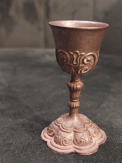 Starožitný kalich pro eucharistii