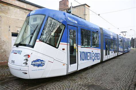 Kometa Expres ve městě Brno (modrobílá tramvaj)